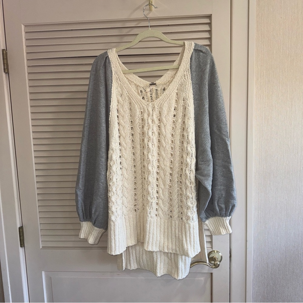 Free People Ivory Cable Knit V-Neck Sweater with Gray Balloon Sleeves